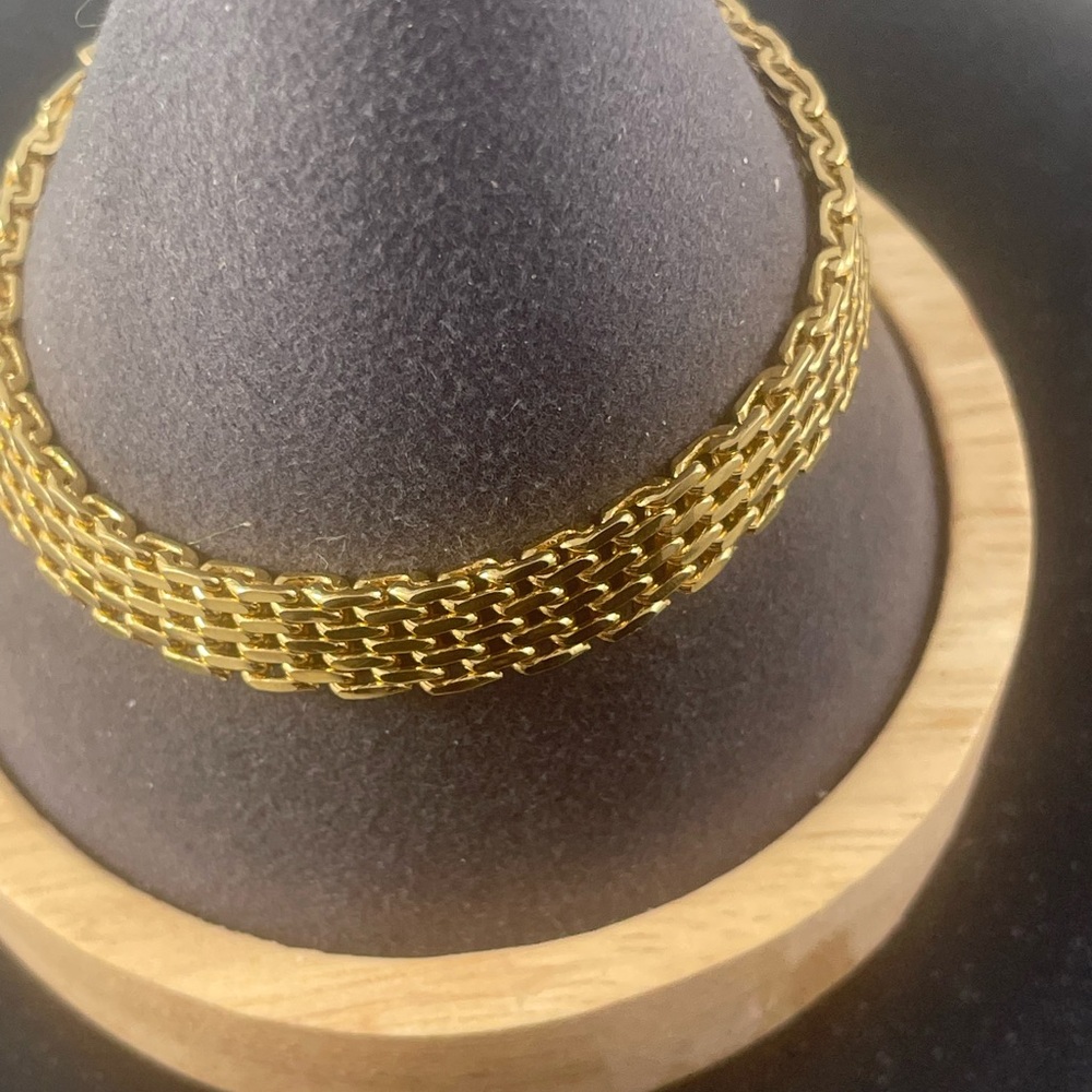 Elegant Gold Chain Bracelet